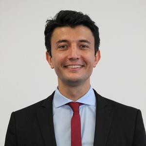 Sprachbegeisterter Lehrer Andreas gibt Deutschnachhilfe in Wien